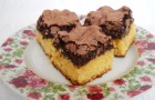 Prăjitură cu bezea de cacao si nuci