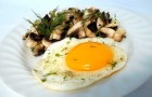 Salată de ciuperci cu usturoi şi mărar