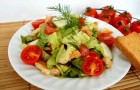 Salată cu crutoane