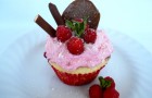 Cupcakes cu spumă de zmeură şi ciocolată albă