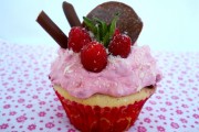 cupcakes cu spuma de zmeura 3